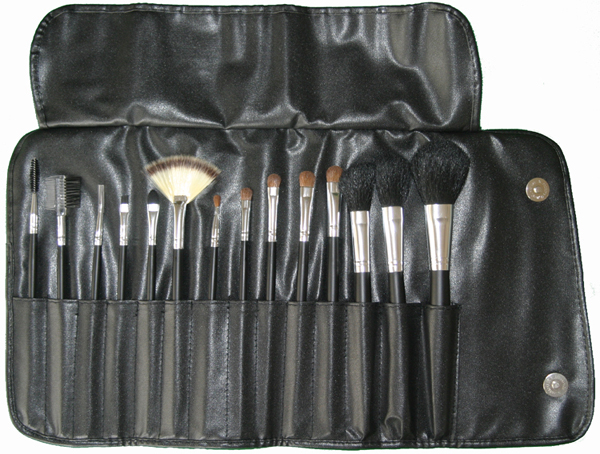 Studio Direct Deluxe 14 Piece Makeup Brush Set